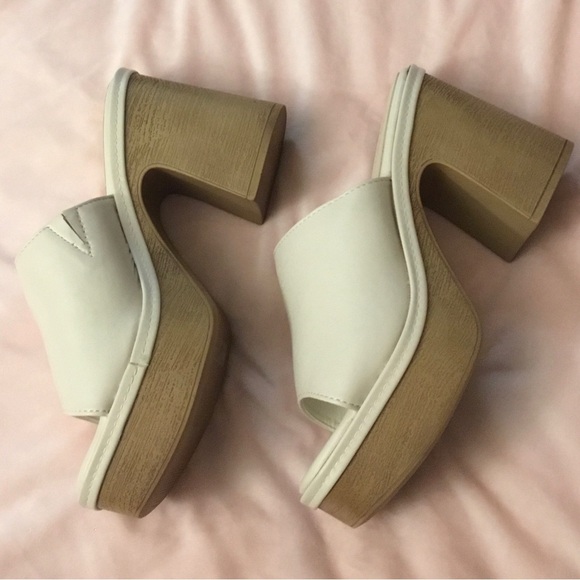 5/30% off - Beautiful cream platform wedge sandals - Picture 3 of 4